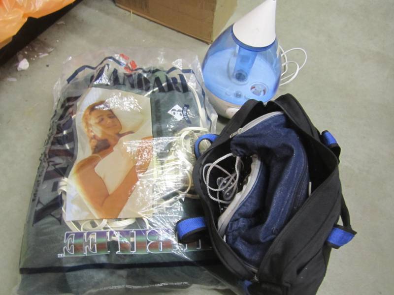 lot 44 image: Electric Blanket, Humidifier and Ba...