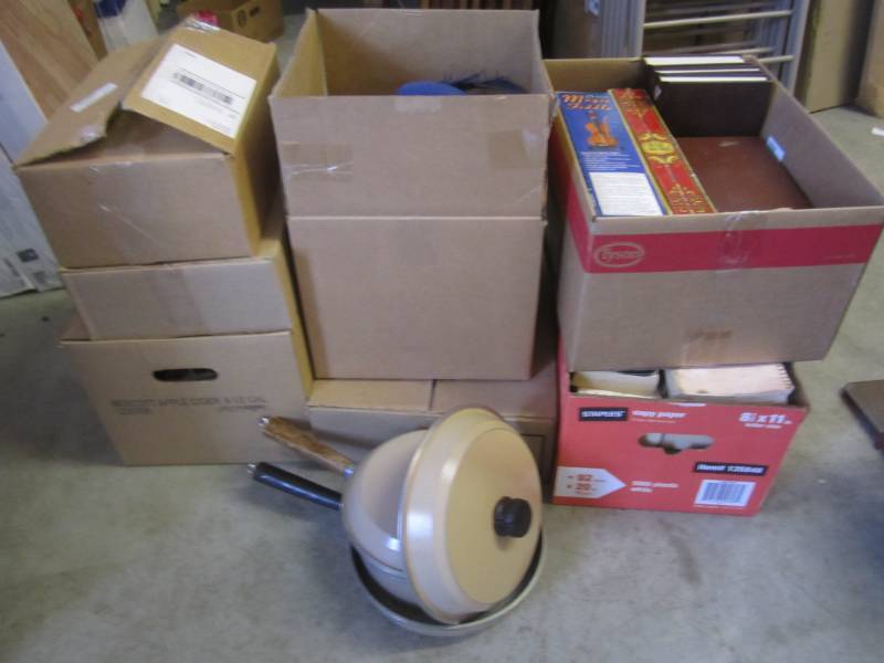 lot 47 image: Large Lot of Misc. Decor, Glass, Ki...