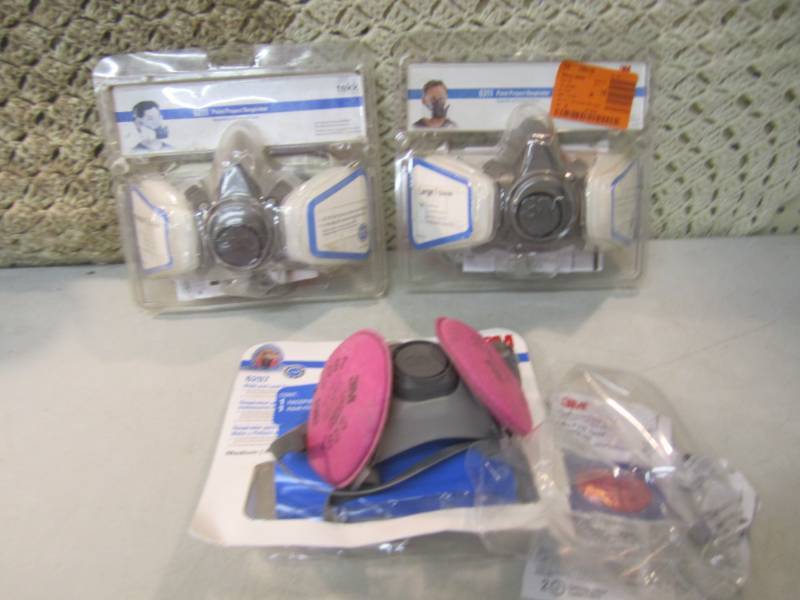 lot 84 image: Lot of 3 - 3M Respirators See Photo...