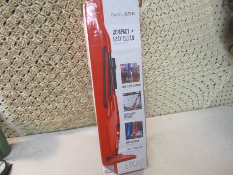 lot 97 image: Dirt Devil Simpli Stik Light Weight...