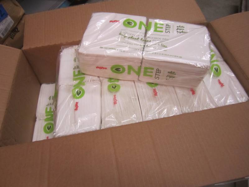 lot 113 image: Case of 4500 White Paper Napkins 18...