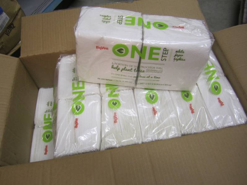 lot 117 image: Case of 4500 White Paper Napkins 18...