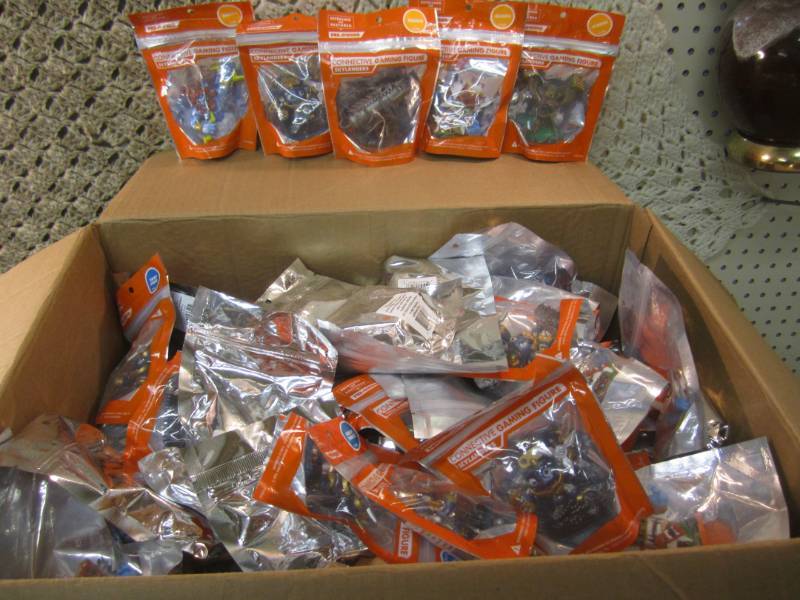 lot 132 image: Mix Lot of 130 Skylanders Connectiv...