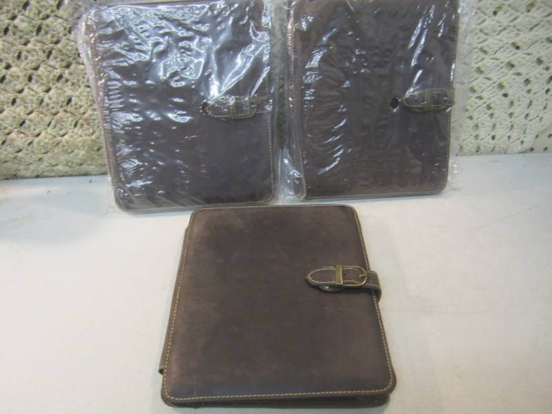 lot 145 image: 3 Canyon Outback Leather Bear Canyo...