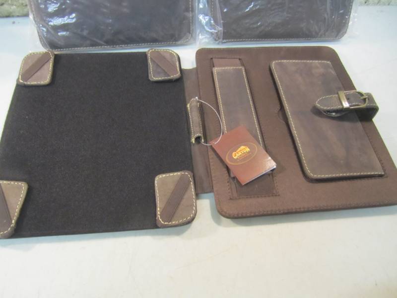 lot 146 image: 3 Canyon Outback Leather Bear Canyo...
