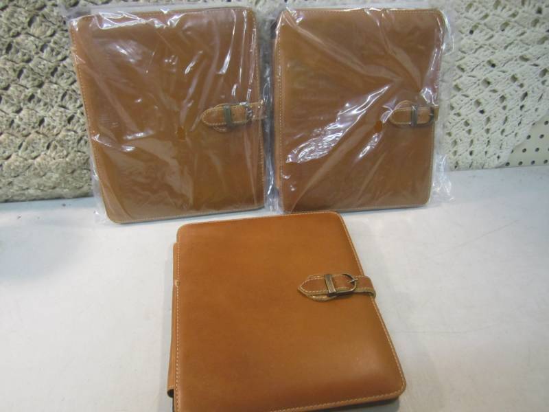 lot 147 image: 3 Canyon Outback Leather Bear Canyo...