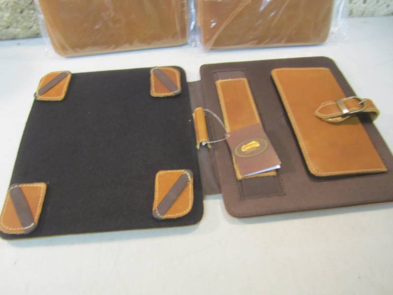 lot 148 image: 3 Canyon Outback Leather Bear Canyo...