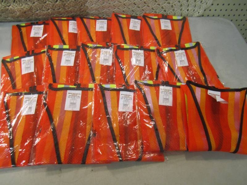 lot 151 image: 15 Reflective Safety Vests Size XL ...