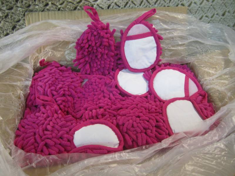lot 177 image: Case of 200 Pink Frizzy Finger Dust...