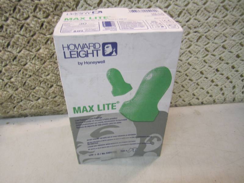 lot 198 image: Box of 500 Max Lite Low Pressure Ea...