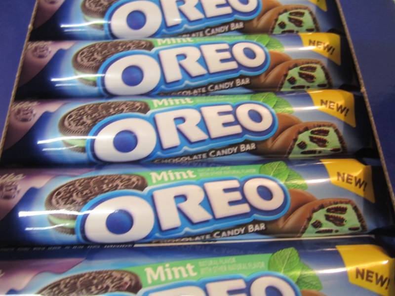lot 209 image: Box of 24 Mint Oreo Chocolate Candy...