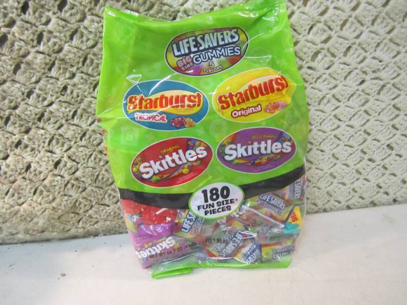 lot 215 image: Large Bag of Mixed Candy Best by Fe...