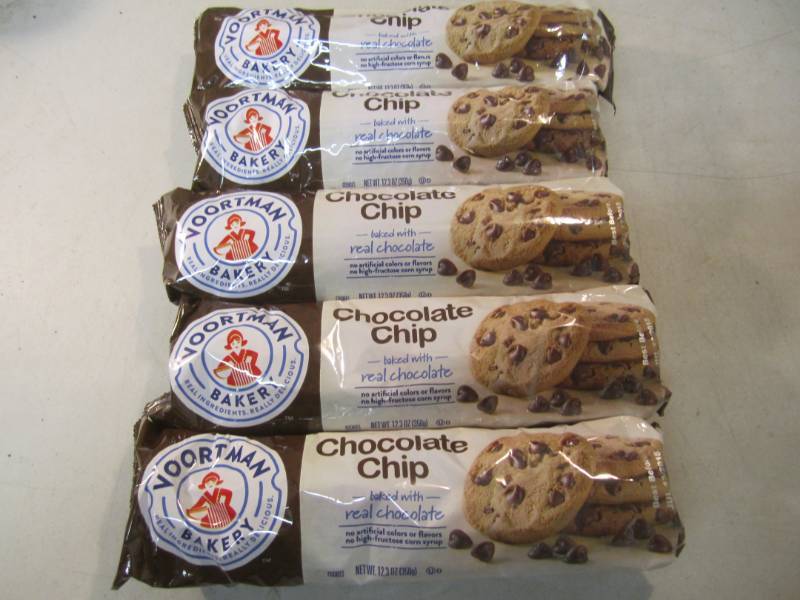 lot 229 image: 5 Packs of Chocolate Chip Cookies B...