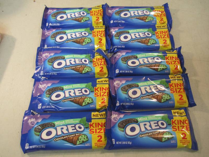 lot 249 image: 10 - 2-Packs of Mint Oreo Candy Bar...