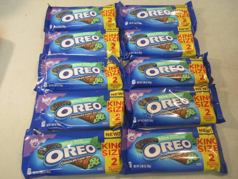 lot 250 image: 10 - 2-Packs of Mint Oreo Candy Bar...
