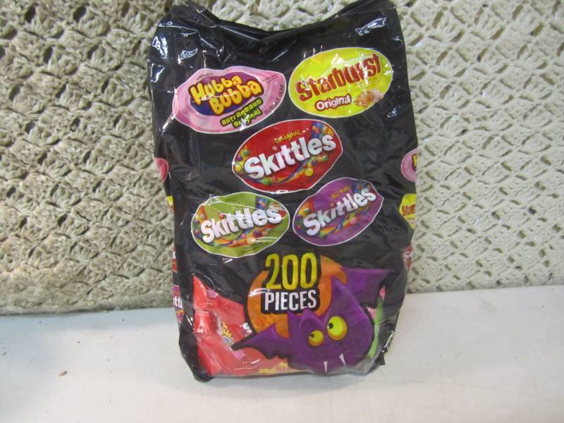 lot 262 image: Large Bag of Mixed Candy 200 Pieces...