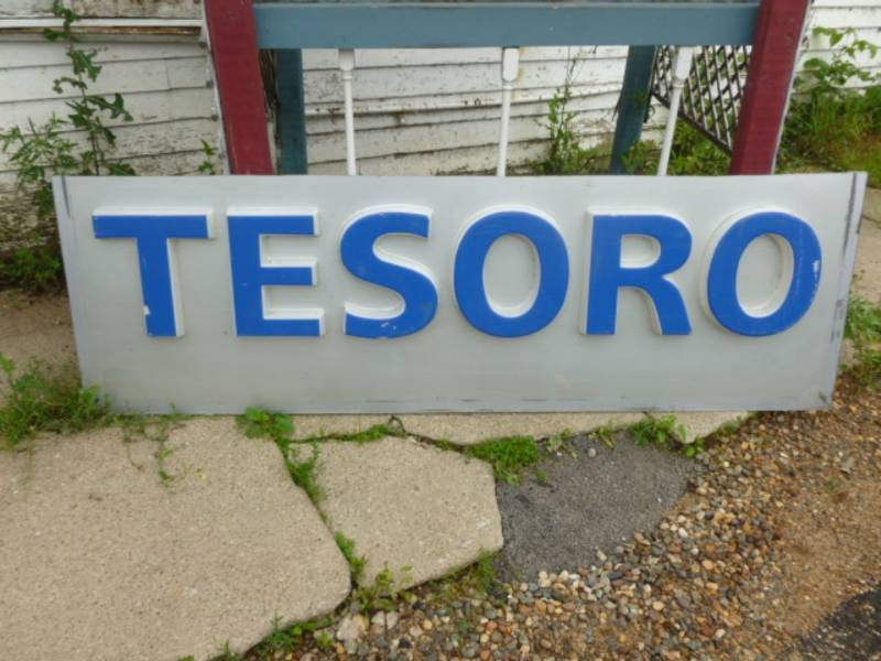 lot 5 image: Gas Station Sign