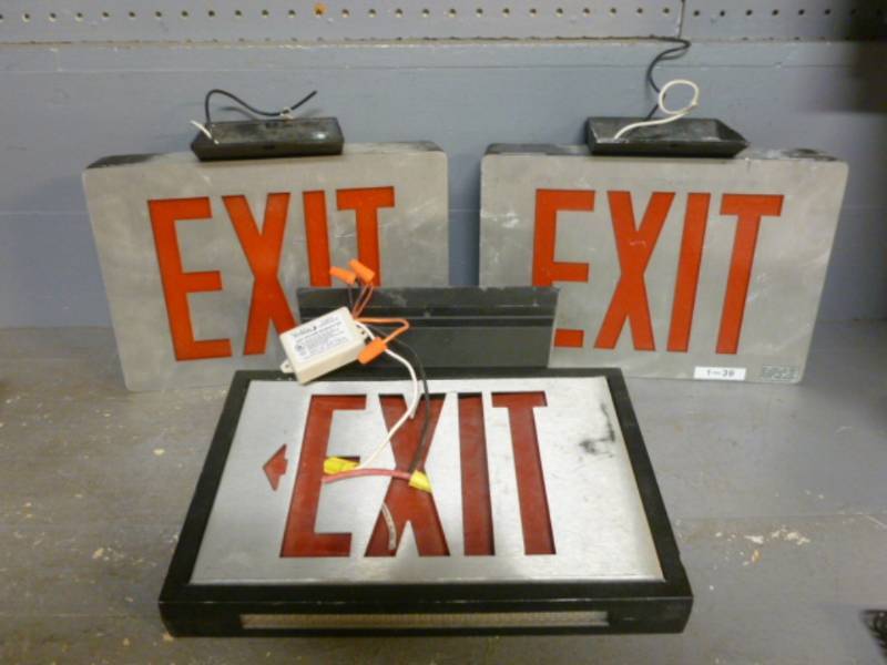 lot 19 image: Exit Signs