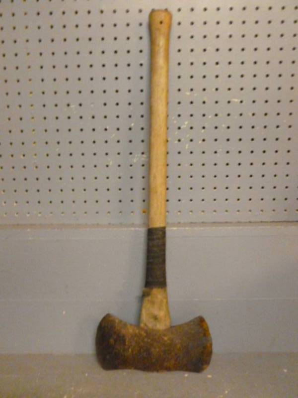 lot 24 image: Vintage Ax