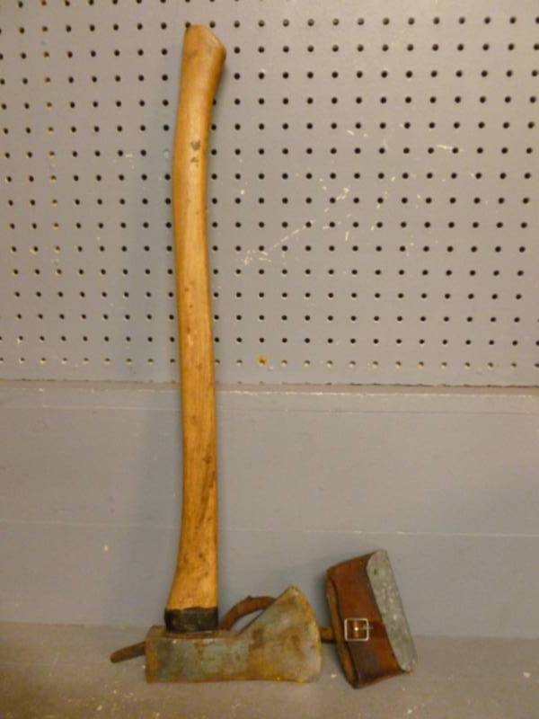 lot 27 image: Vintage Ax