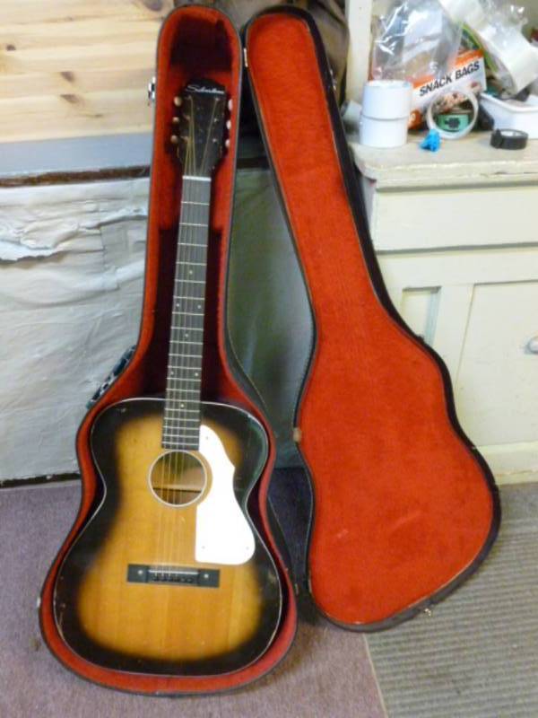 lot 51 image: Vintage Silvertone Guitar