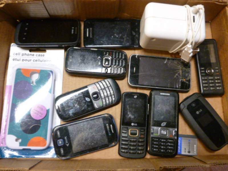 lot 63 image: Cell Phones