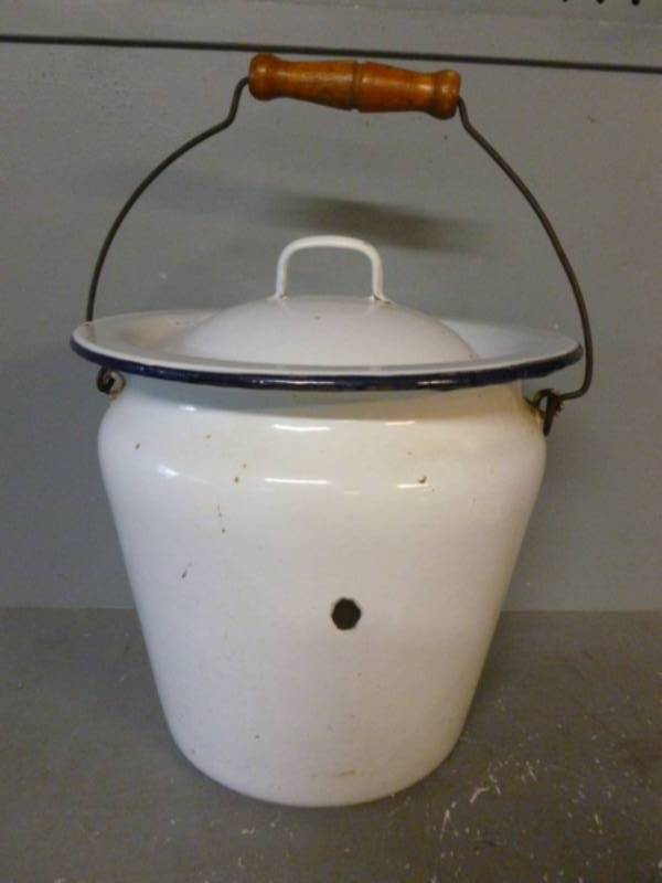lot 73 image: Vintage Enamelware