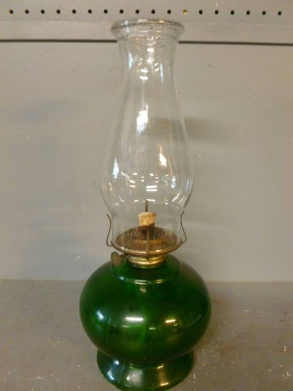 lot 75 image: Vintage Oil Lamp