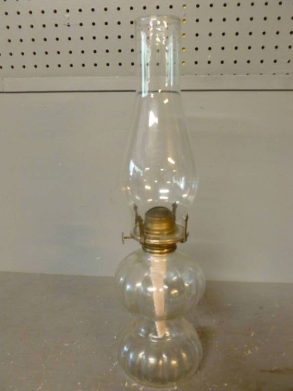 lot 76 image: Vintage Oil Lamp