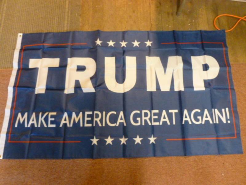 lot 85 image: Trump Flag