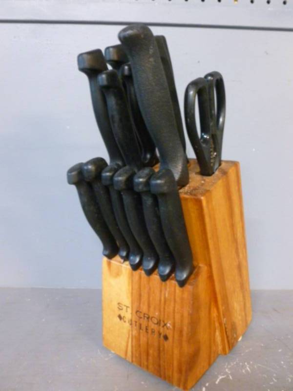 lot 88 image: Knife Block Set