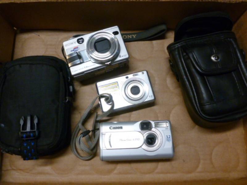 lot 99 image: Cameras