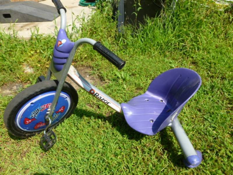 lot 119 image: Razor Trike