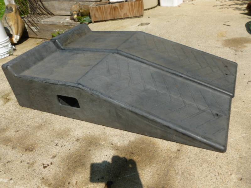 lot 121 image: Car Ramps