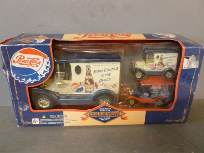 lot 135 image: Die Cast Metal Truck