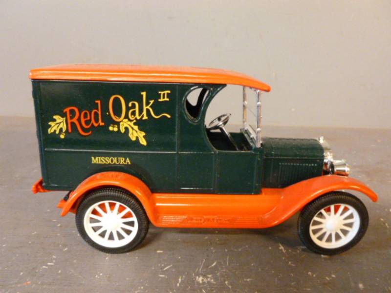 lot 196 image: Ertl Truck Coin Bank
