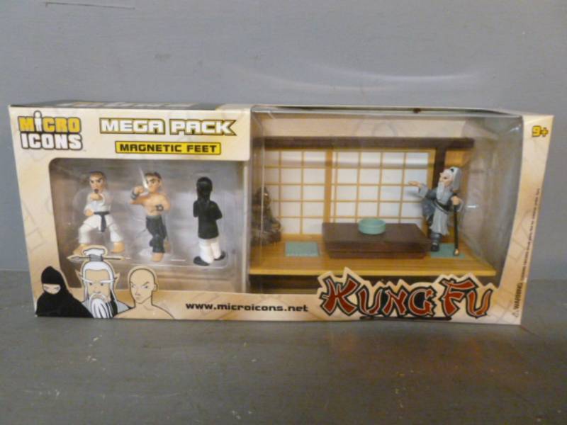 lot 200 image: Collectible