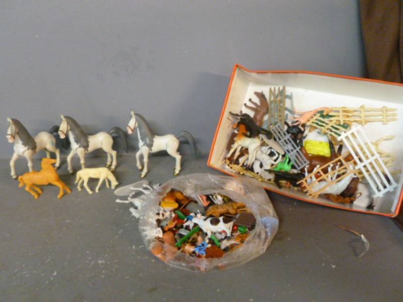 lot 201 image: Collectible