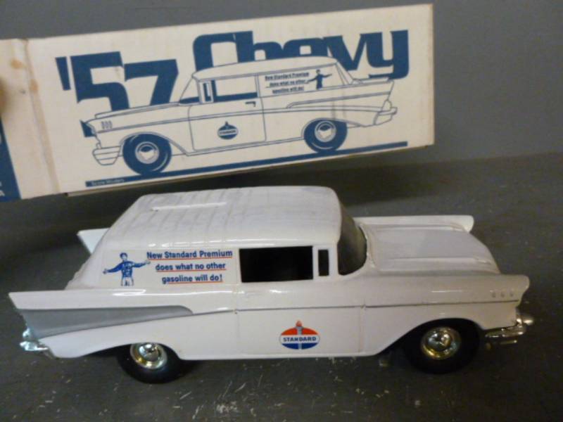 lot 207 image: Die Cast Metal Car