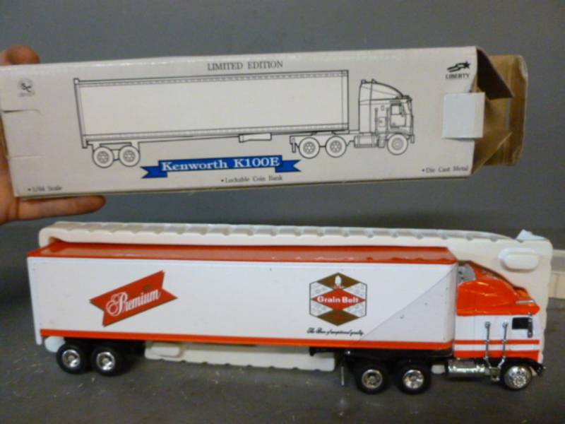 lot 221 image: Collectible