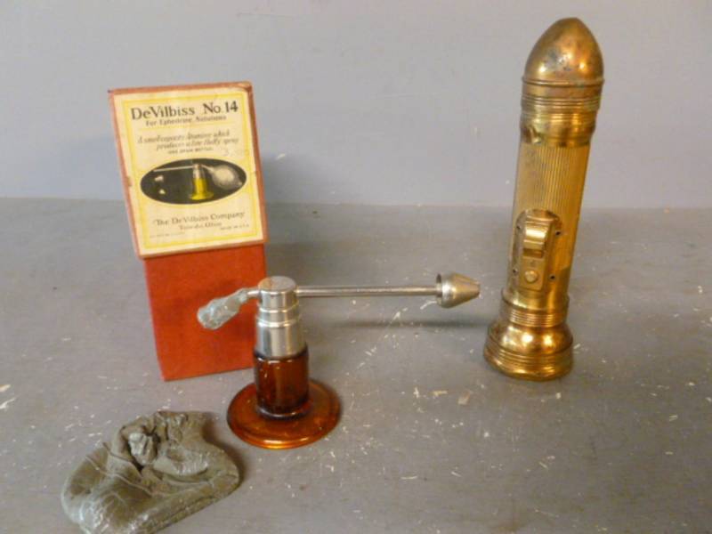 lot 241 image: Vintage Items