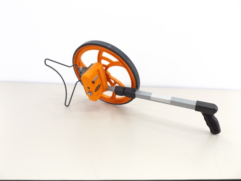 lot 37 image: Keson Surveyors Wheel