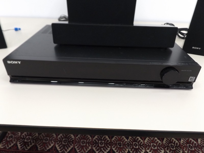 lot 52 image: WORKING Sony Home Theatre Surround Sound System