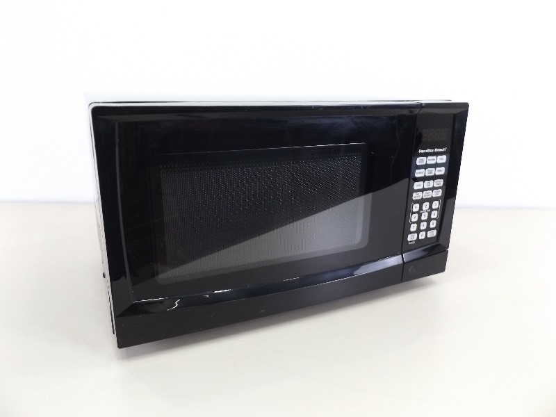 lot 60 image: WORKING Hamilton Beach 900 Watt Turntable Microwave