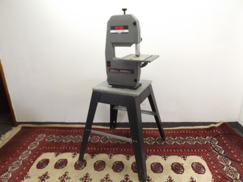 lot 8 image: WORKING Ryobi 9 Band Saw