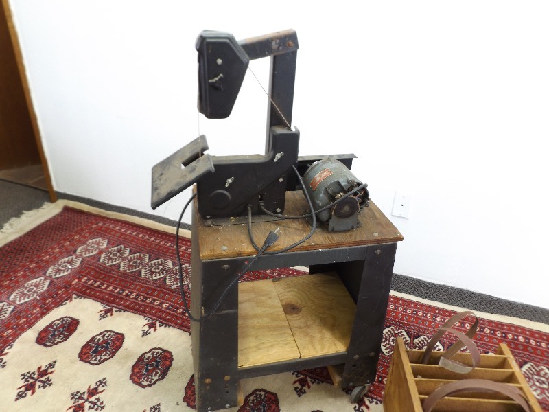 lot 11 image: WORKING Cal Hawk Belt Sander and Grinder