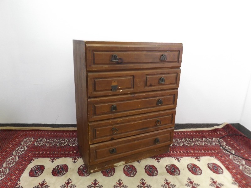 lot 16 image: Antique Wood Habitant Shops 5 Drawer Dresser