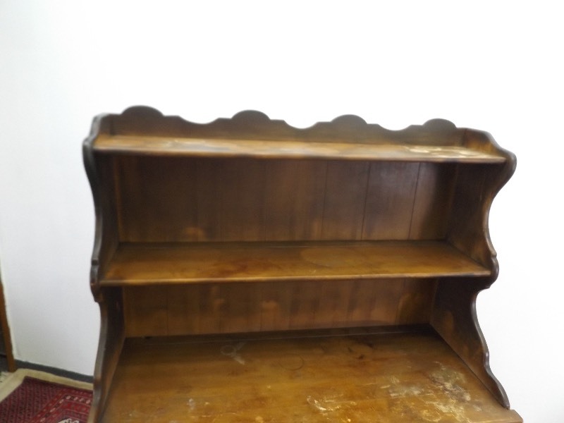 lot 17 image: Vintage Wood Hallmark Furniture Country Hutch