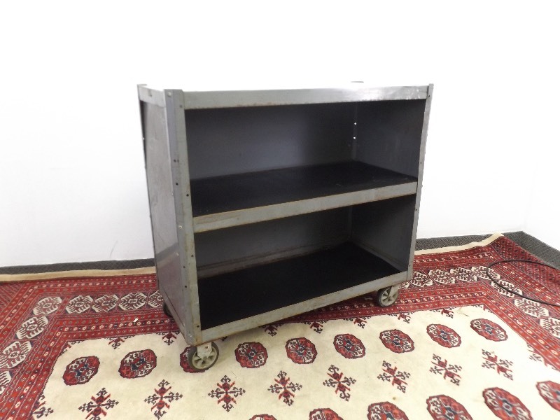lot 22 image: Metal Edsal Rolling Work Cart