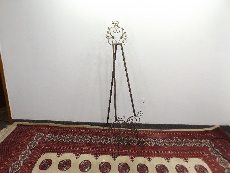 lot 31 image: Large Metal Easle